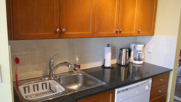 Kondominium, 1 Tempat Tidur Twin, Bebas Asap Rokok | Dapur pribadi | Lemari es besar, microwave, oven, dan kompor