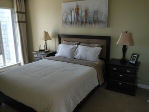 2 habitaciones, escritorio, tabla de planchar con plancha y wifi gratis 