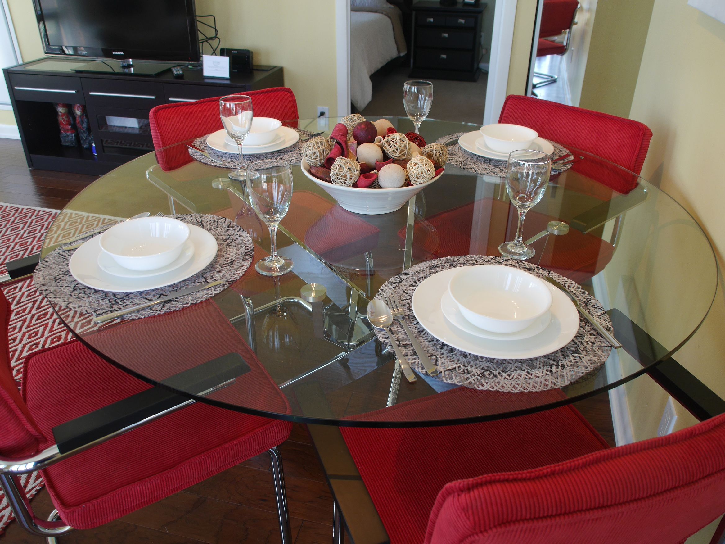 Condo, 1 Single Bed, Non Smoking | In-room dining