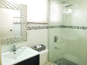 Appart'hôtel Familial, 2 chambres, non-fumeur, balcon | Salle de bain