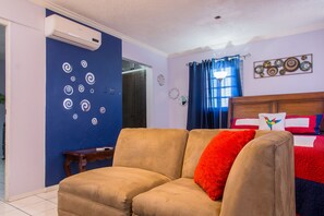 Apartment, 1 Queen Bed with Sofa bed, Non Smoking | Living area