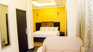 Desk, soundproofing, iron/ironing board, free WiFi