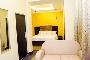 Deluxe Double Room | Desk, soundproofing, iron/ironing board, free WiFi - Residency Hotel Guzape Abuja (Abuja)