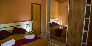 Kabin Standar, 1 kamar tidur, Bebas Asap Rokok, pemandangan sungai | Meja kerja, setrika/meja setrika, Wi-Fi gratis, dan seprai linen