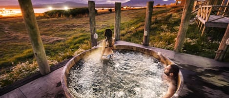 Outdoor spa tub