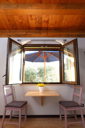 Exclusive-Bungalow, Parkblick | Betten mit Memory-Foam-Matratzen, Verdunkelungsvorhänge