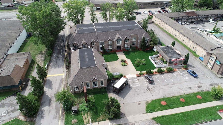 Fullerton Manor Inn