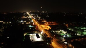 Fassade der Unterkunft – Abend/Nacht