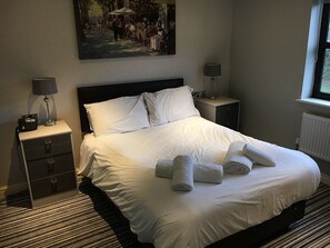 ห้องดับเบิล | โต๊ะทำงาน, เตารีด/โต๊ะรีดผ้า, Wi-Fi ฟรี, ผ้าปูที่นอน