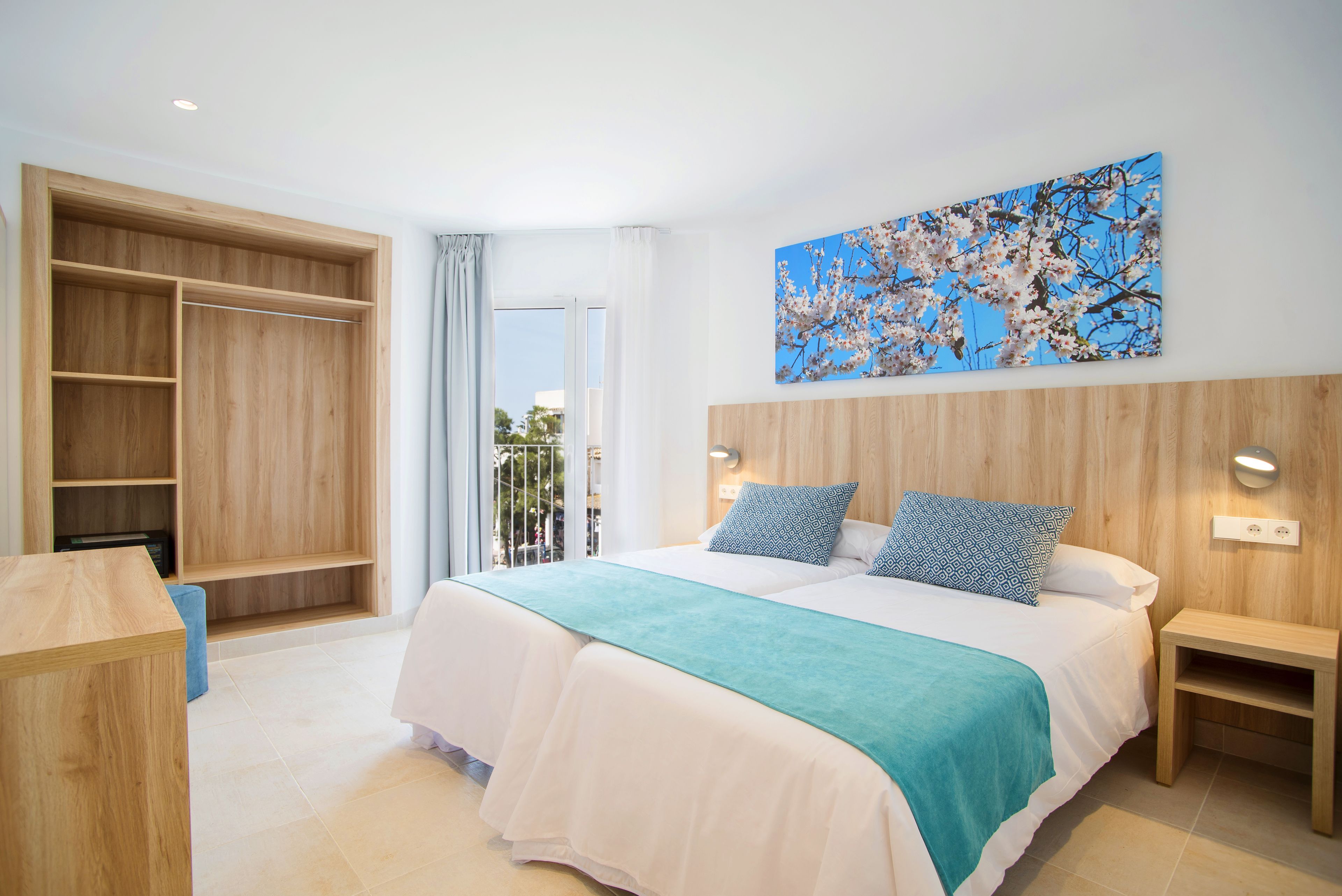 Premium bedding, down comforters, in-room safe, desk