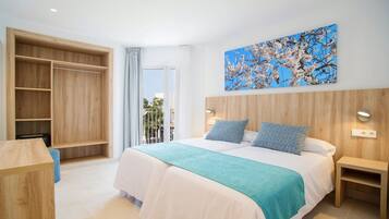 Luxe beddengoed, donsdekens, een kluis op de kamer, een bureau