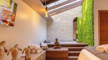 Sábanas de algodón egipcio, minibar, wifi gratis y ropa de cama