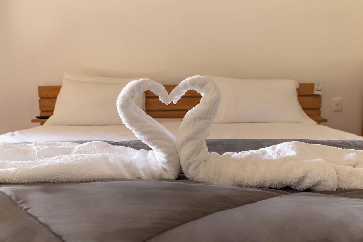 Habitación doble, baño en la habitación, vista al jardín | Sábanas de algodón egipcio, minibar, wifi gratis y ropa de cama