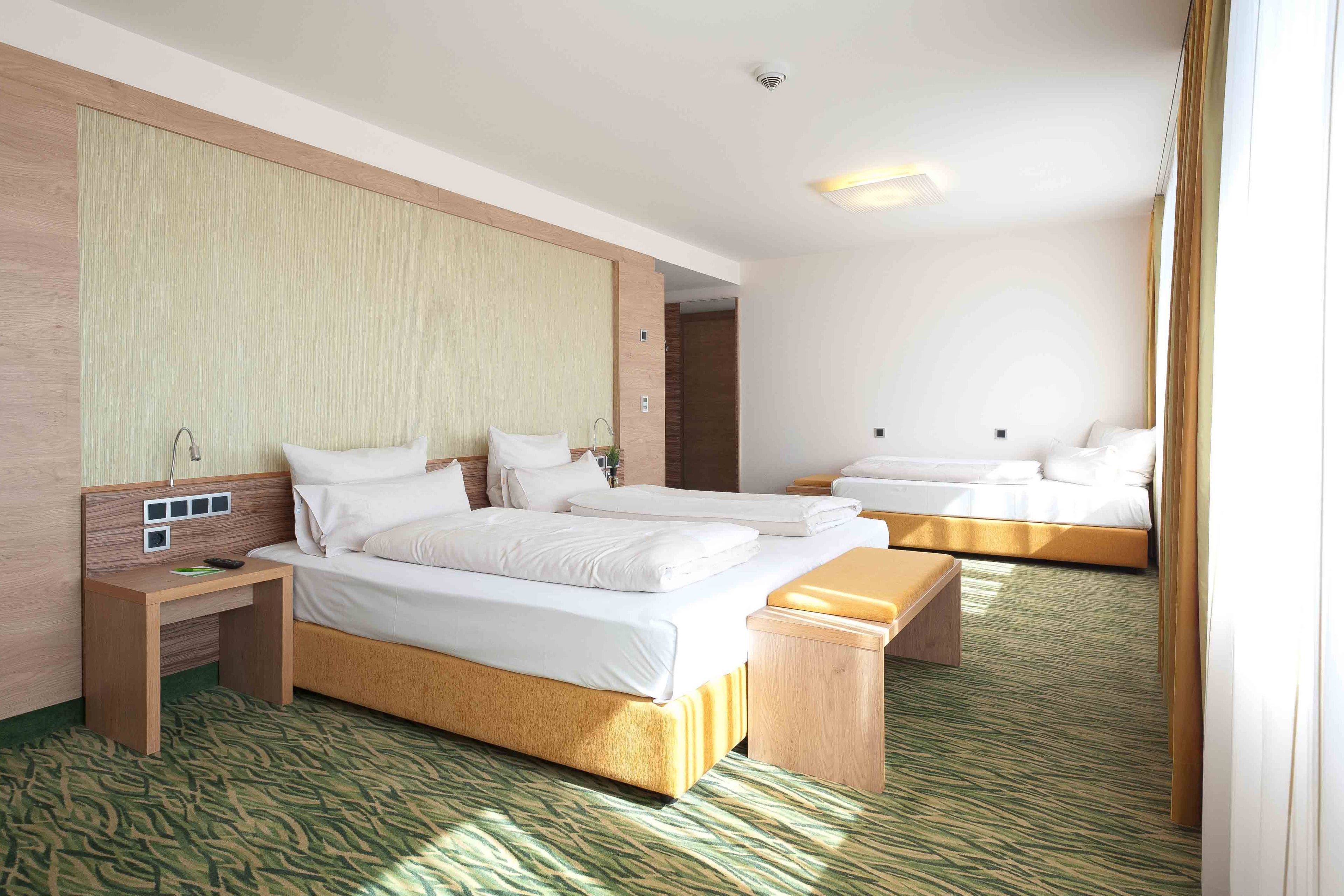 standard triple room, non smoking | room amenity