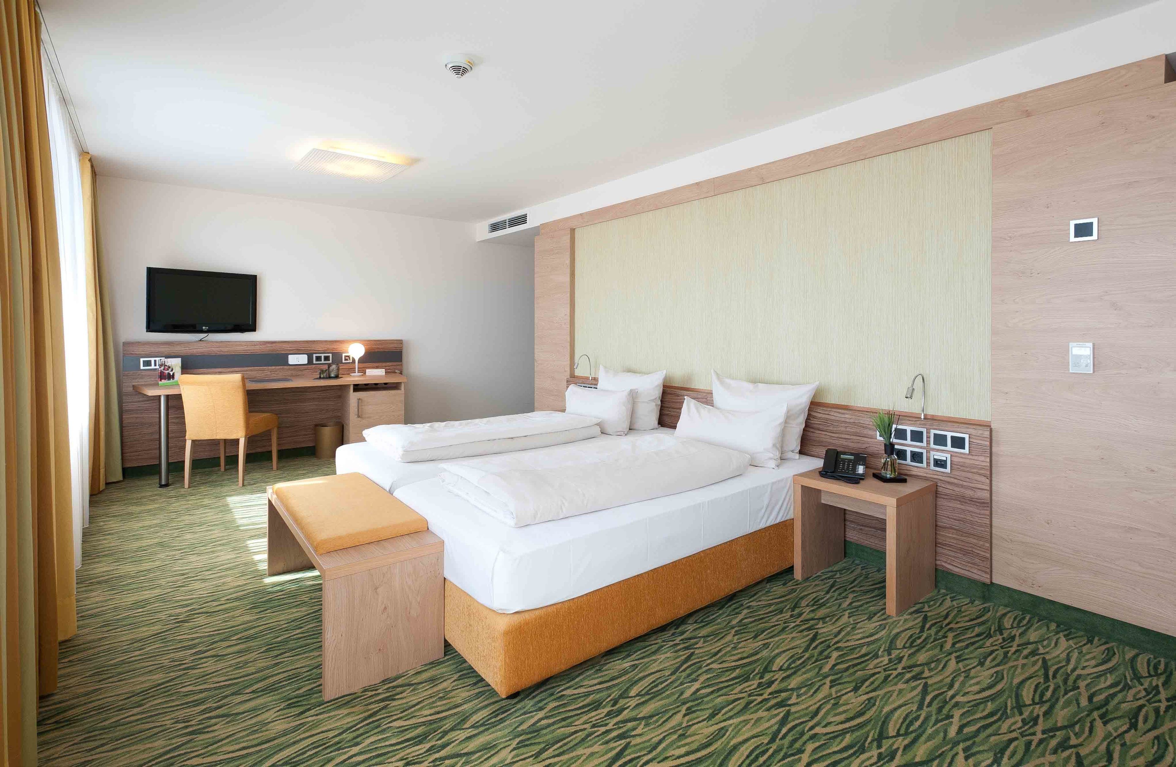 Standard Triple Room, Non Smoking | Premium bedding, minibar, in-room safe, desk