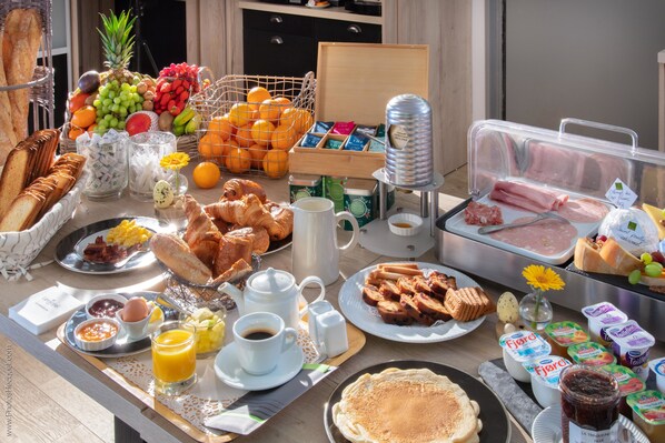 Daily buffet breakfast for a fee
