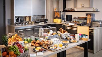 Daily buffet breakfast (EUR 12.80 per person)
