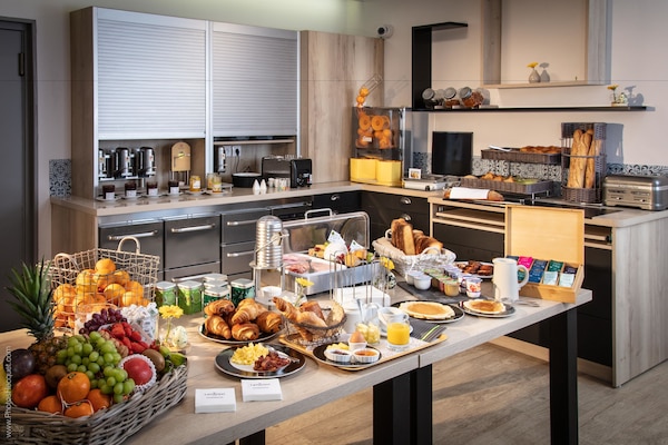 Daily buffet breakfast (EUR 12.80 per person)