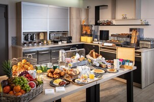 Desayuno buffet diario (EUR 12.80 por persona)