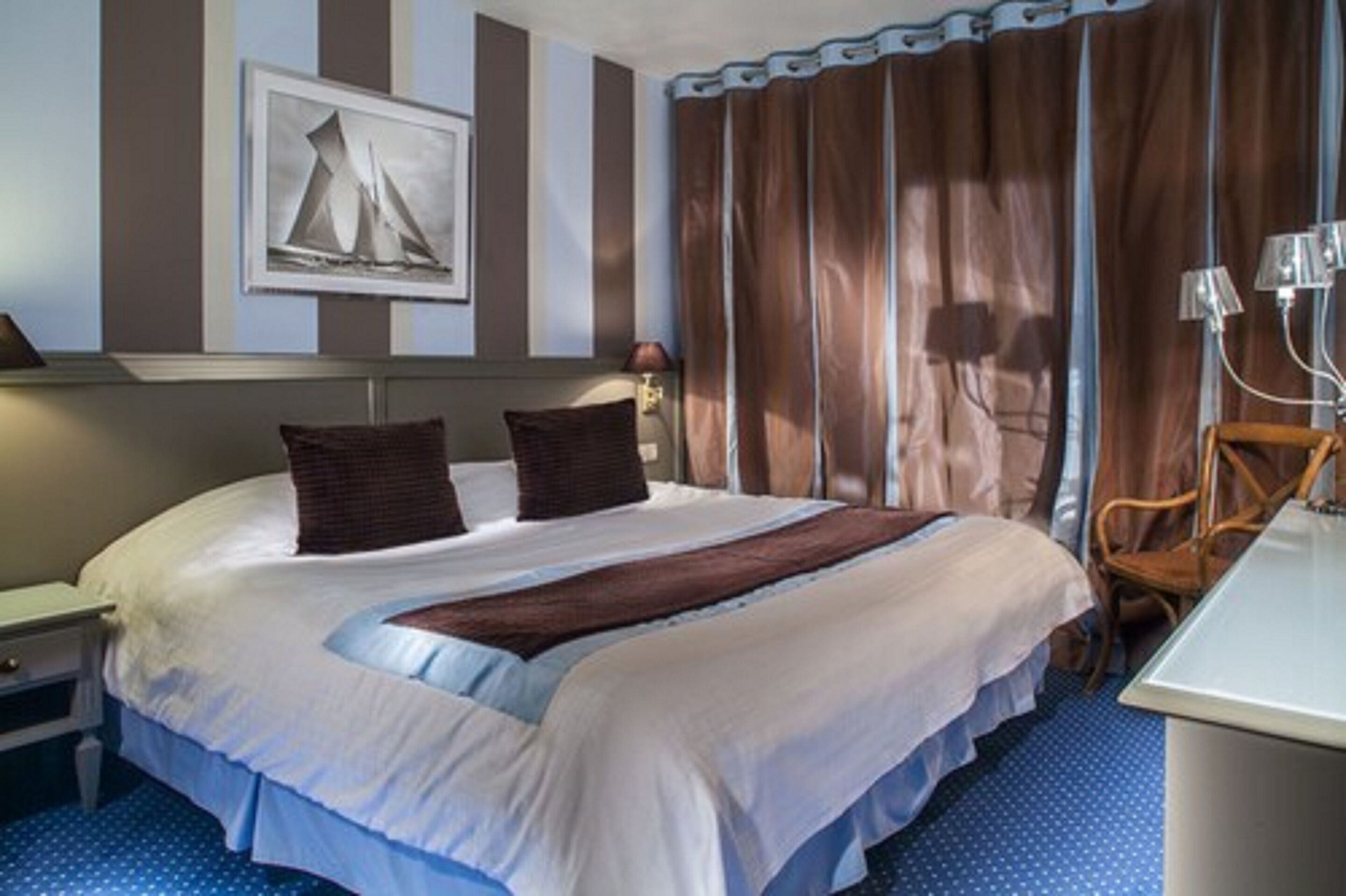 superior double room | desk, blackout curtains, soundproofing, iron/ironing board