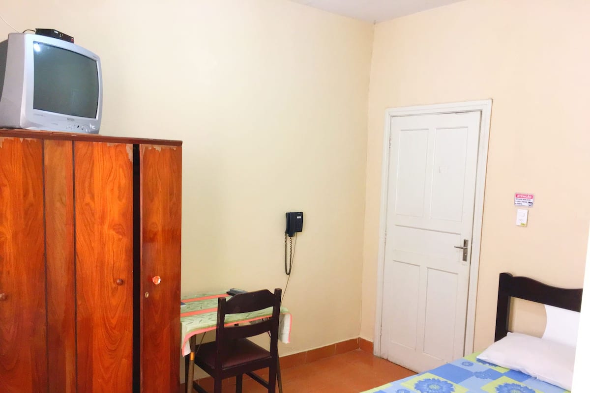 Quarto casal standard | Escrivaninha, Wi-Fi de cortesia, roupa de cama