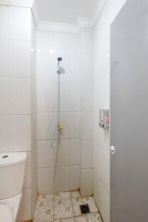 Suihku, ilmaiset hygieniatuotteet, pyyhkeet