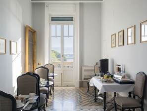 Tägliches inbegriffenes großes Frühstück