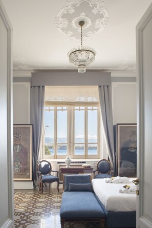 Minibar, coffres-forts dans les chambres, décoration personnalisée