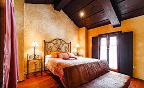 ห้องดีลักซ์สวีท, ปลอดบุหรี่ | ผ้าม่านกันแสง, เตารีด/โต๊ะรีดผ้า, Wi-Fi ฟรี, ผ้าปูที่นอน