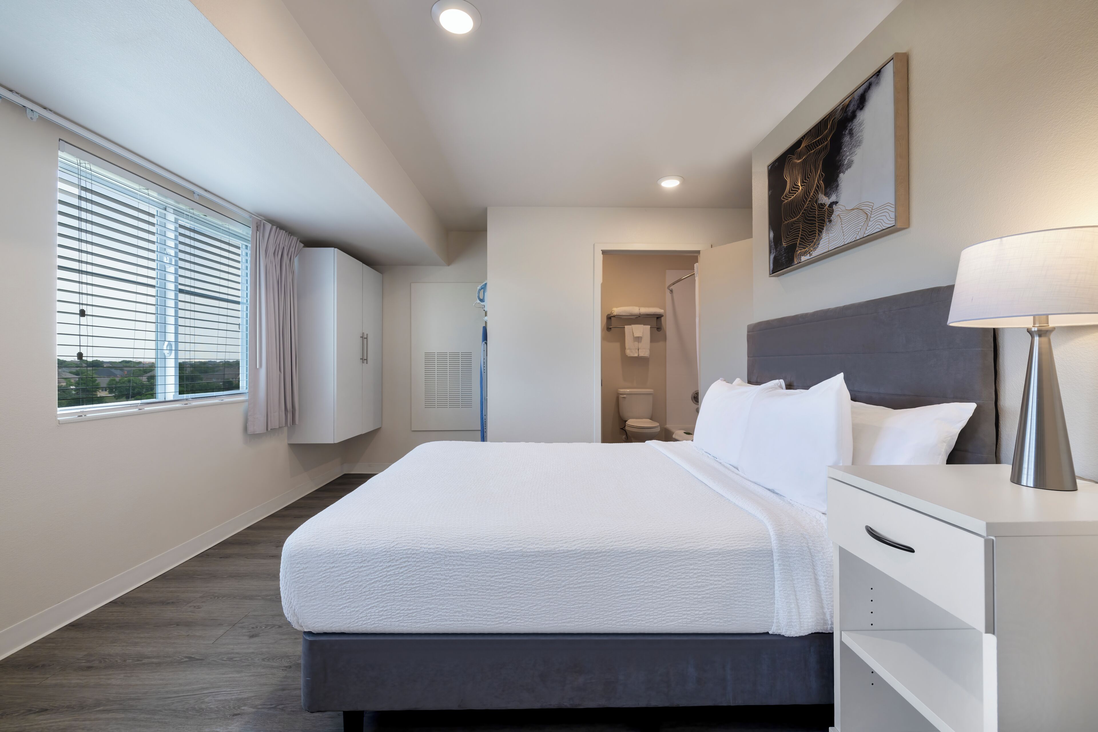 Photo - Soka Suites Dallas - Las Colinas