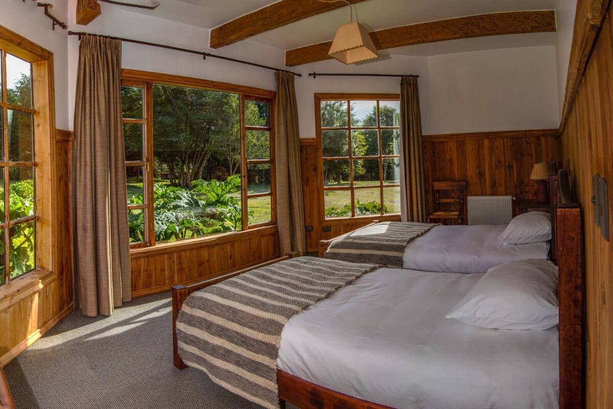 Quarto casal | Cofres nos quartos, camas extras/dobráveis (sobretaxa), roupa de cama