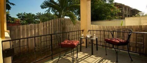 Apartment, 1 King Bed, Non Smoking | Balcony