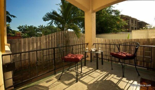 Apartment, 1 King Bed, Non Smoking | Balcony