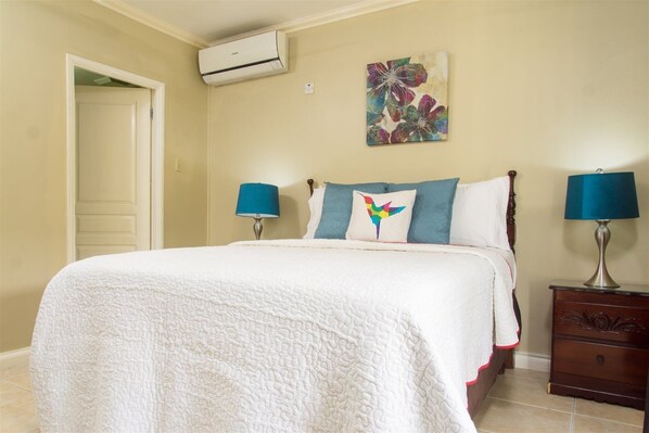 Appartement, 1 très grand lit, non-fumeur | Fer et planche à repasser, accès au Wi-Fi (inclus), literie fournie