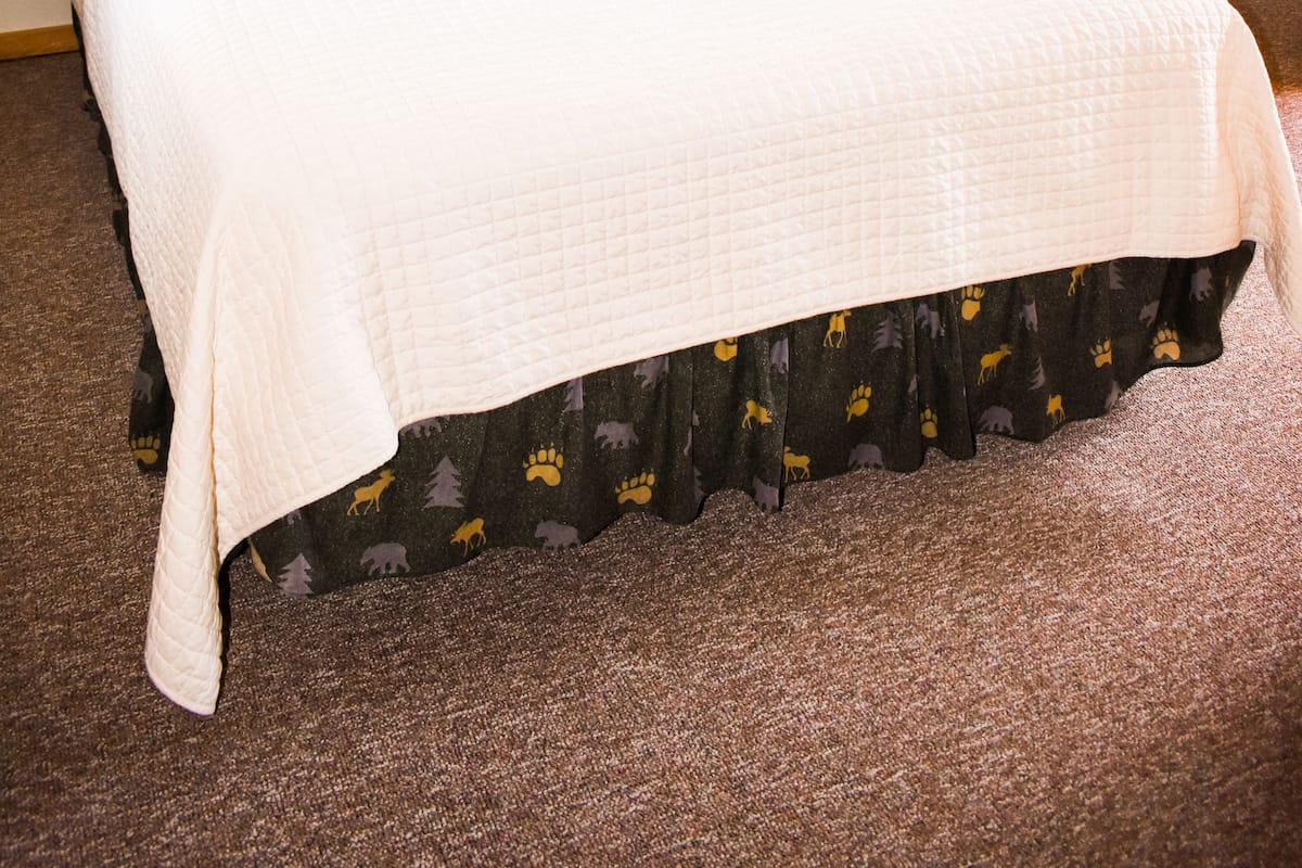 Habitación, 1 cama Queen size | Tabla de planchar con plancha, wifi gratis y ropa de cama