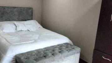 2 bilik tidur, ruang kerja komputer riba, Wi-fi percuma, cadar katil