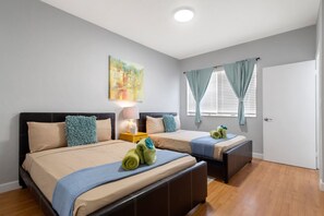 Ground Floor Apartment | Individually decorated, individually furnished, laptop workspace - Deluxe Beach Apt (Miami Beach)