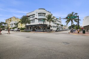 Front of property - Deluxe Beach Apt (Miami Beach)