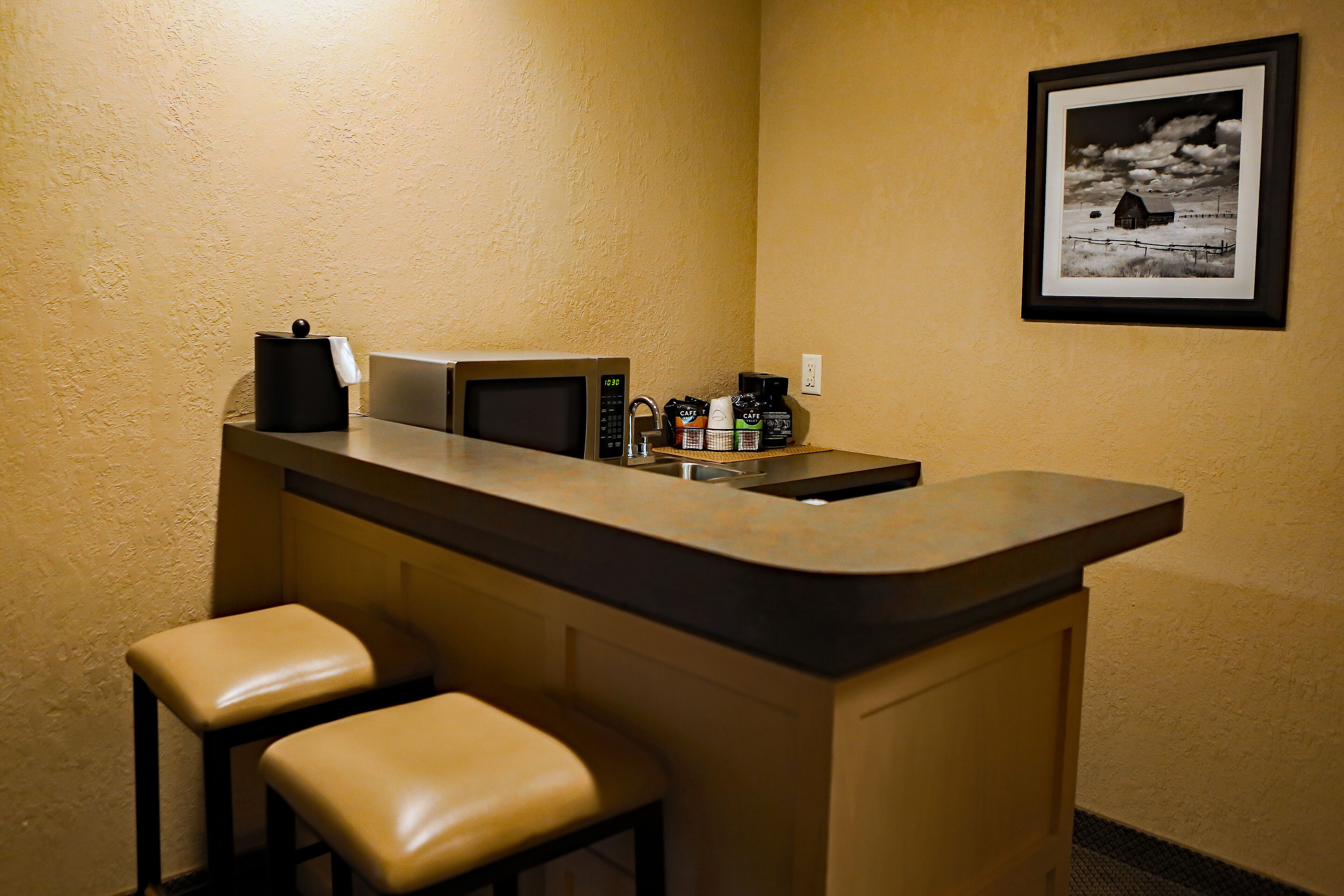 1 bedroom, in-room safe, desk, blackout curtains