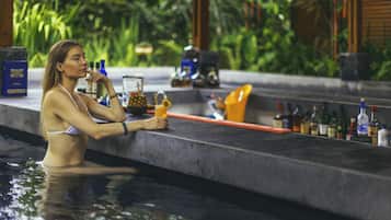 Bar en milieu de piscine