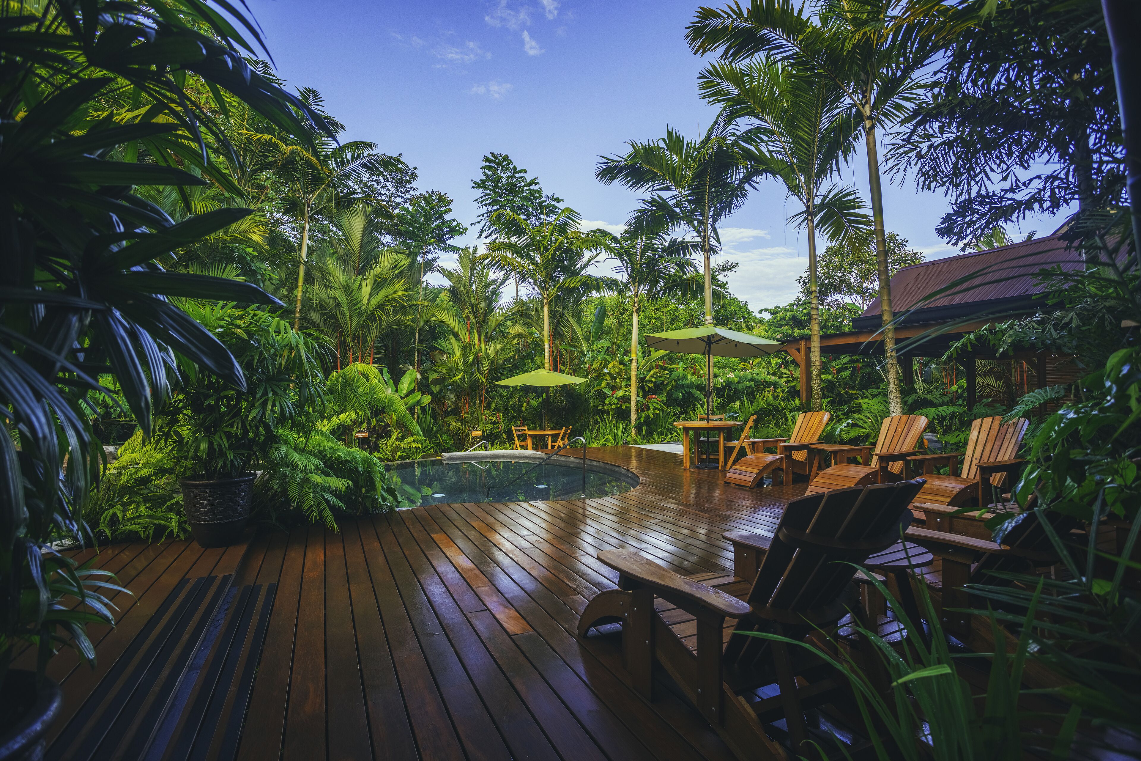 3 outdoor pools, pool loungers