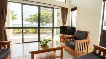 Stórt einbýlishús - 2 svefnherbergi - reyklaust | Útsýni af svölum