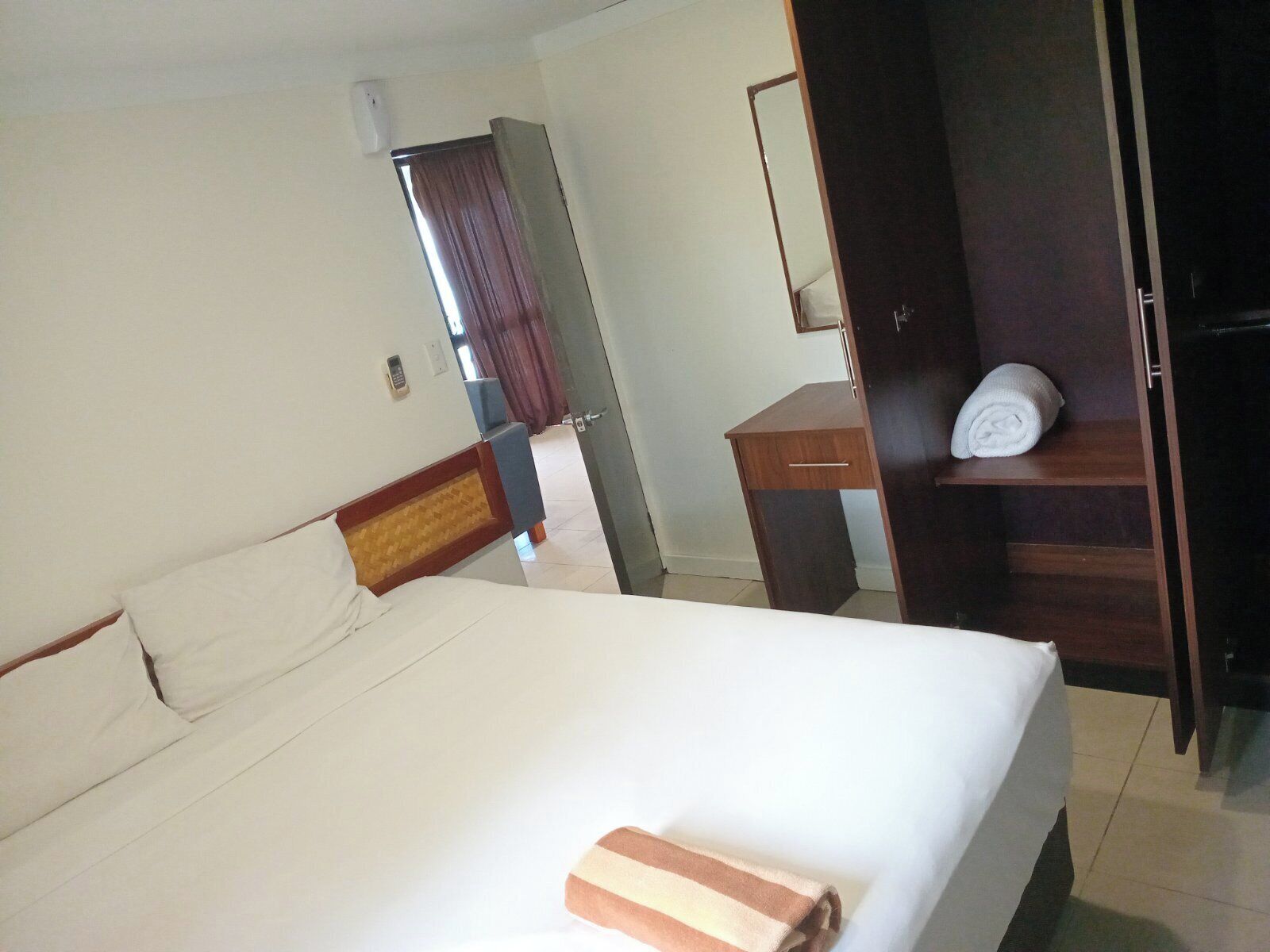 Seaside Bach | Blackout drapes, iron/ironing board, WiFi (free), individually decorated