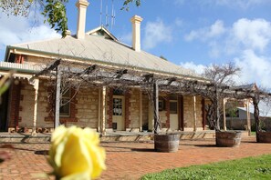 Exterior - Cockburn House (Jamestown)
