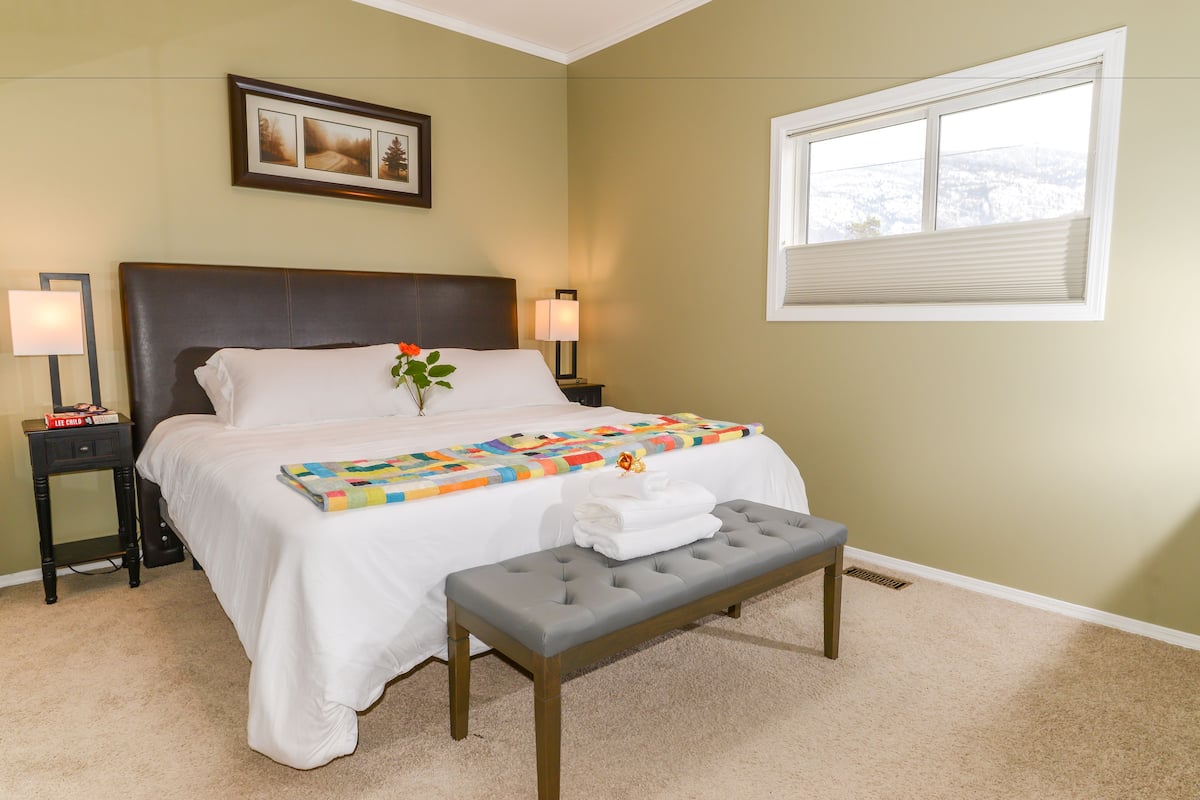 Deluxe Room, 1 King Bed, Non Smoking | Premium bedding, pillowtop beds, individually decorated