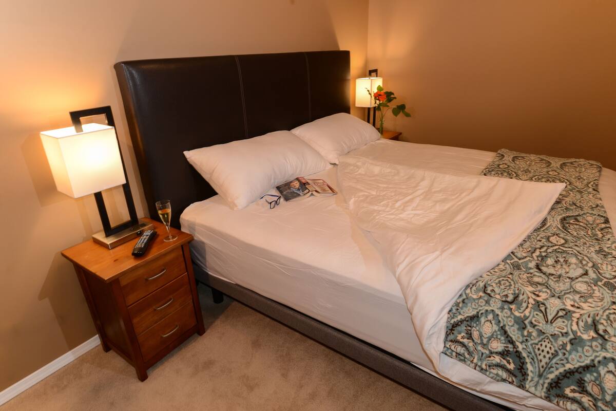 Habitación Deluxe, 1 cama King size, para no fumadores | Ropa de cama de alta calidad, camas con pillow-top y cortinas blackout