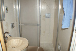 Apartment | Bathroom shower