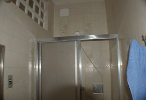 Apartment | Bathroom shower