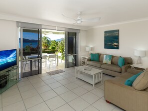 Apartment, 2 Bedrooms, 2 Bathrooms, Sea View | Living room