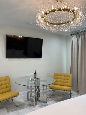 Deluxe Room | Individually decorated, individually furnished, free WiFi, bed sheets - Retreat at Crystal Manatee (Crystal River)
